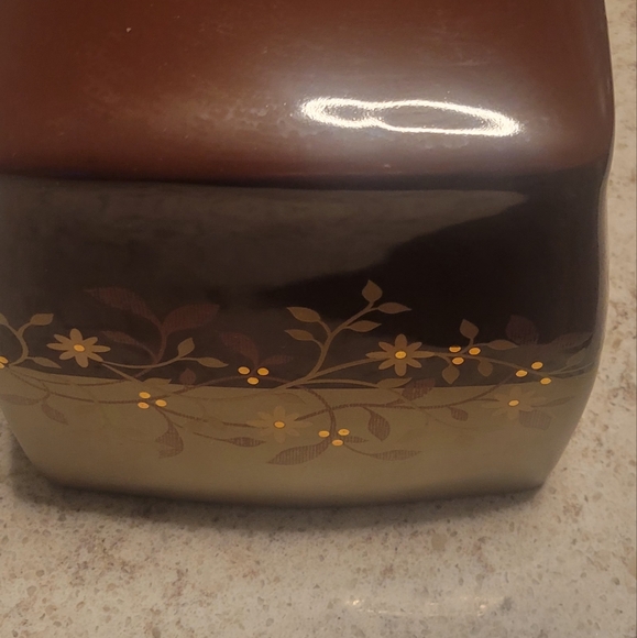 Bed, Bath, & Beyond Brown Tissue Cover with gold accent design - Picture 2 of 5